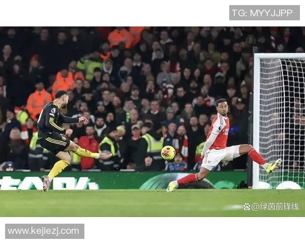 意甲赛场惊现冷门巴萨狂胜阿森纳引发全场震动与热议